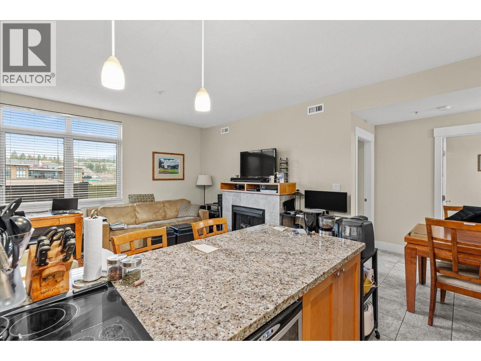 301 4205 Gellatly Road, West Kelowna