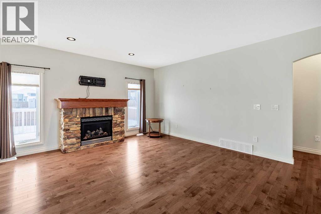 19 Viceroy Crescent - Photo 4 of 26, Olds, Alberta