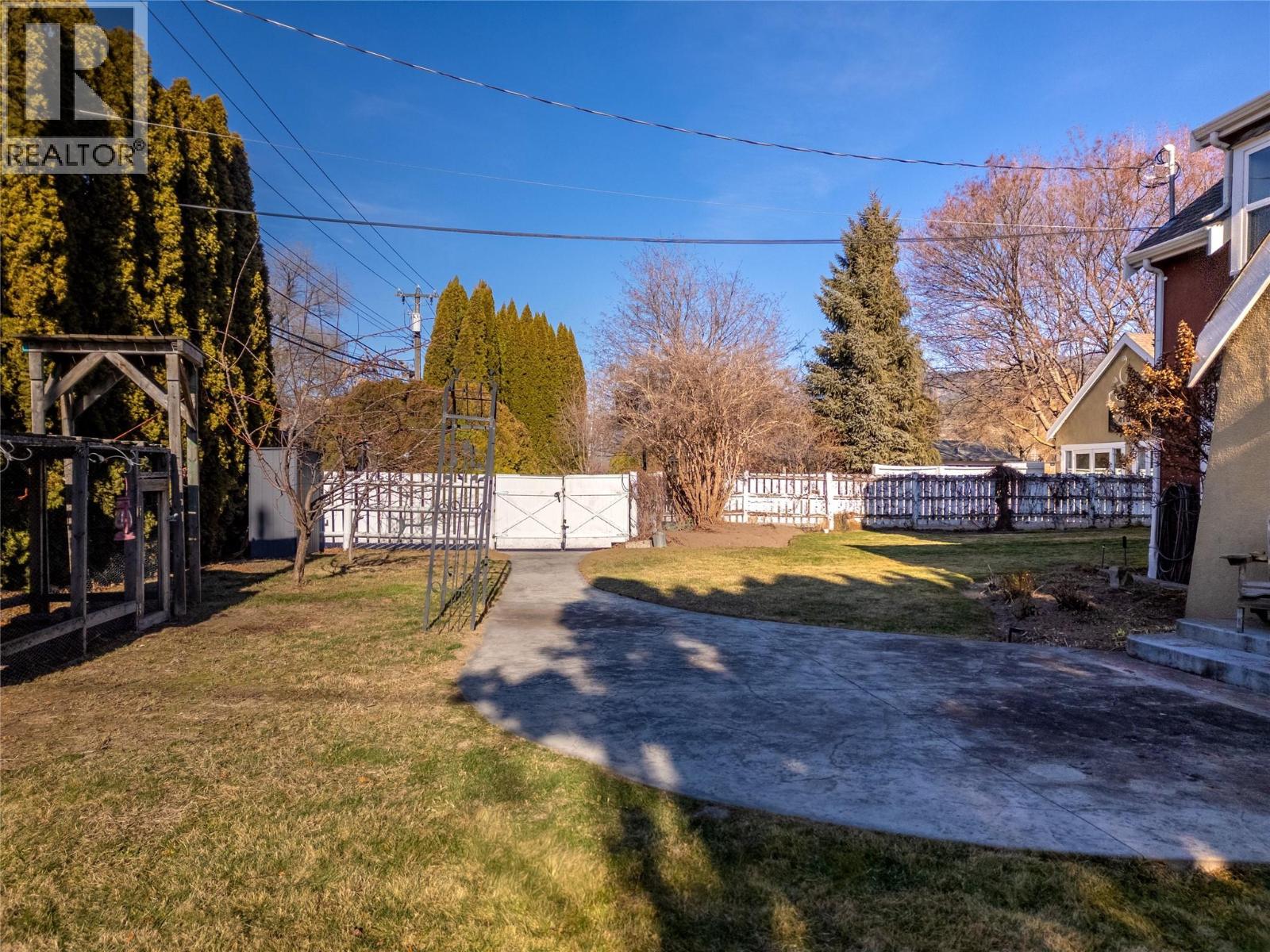 410 Upper Bench Road N, Penticton