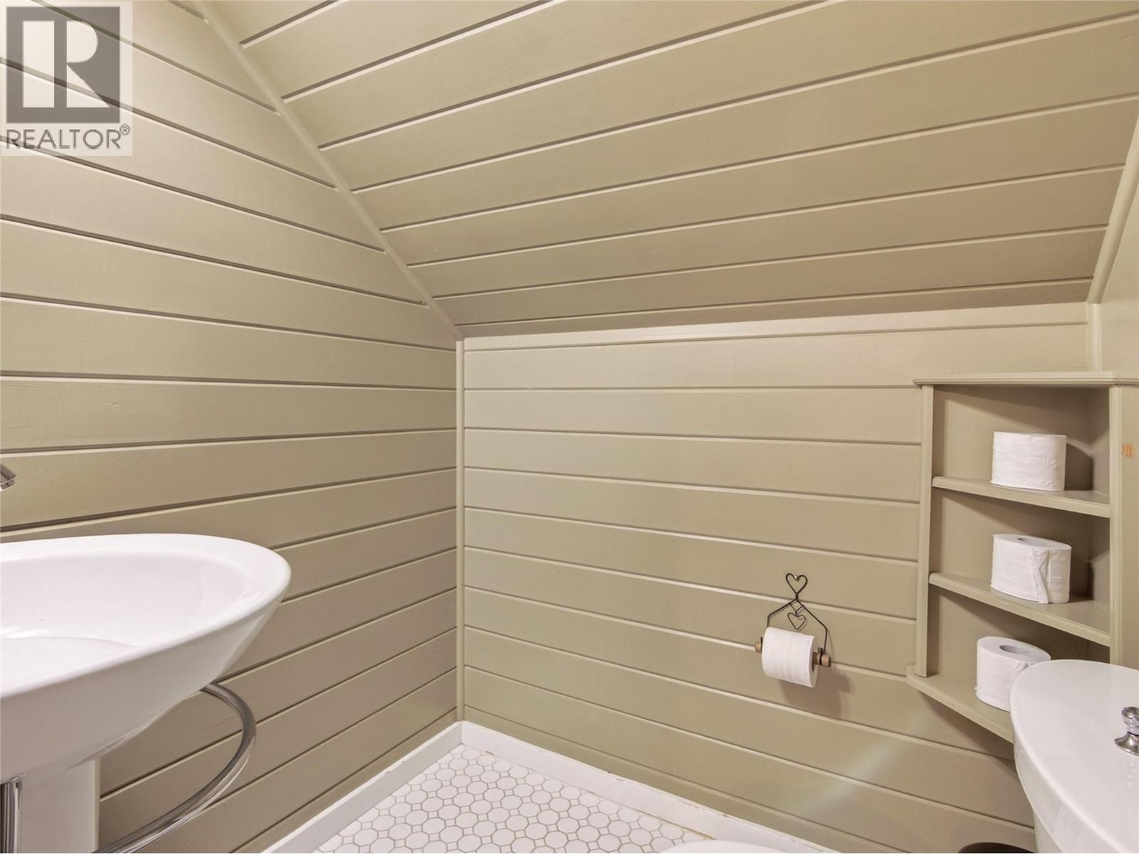 410 Upper Bench Road N, Penticton