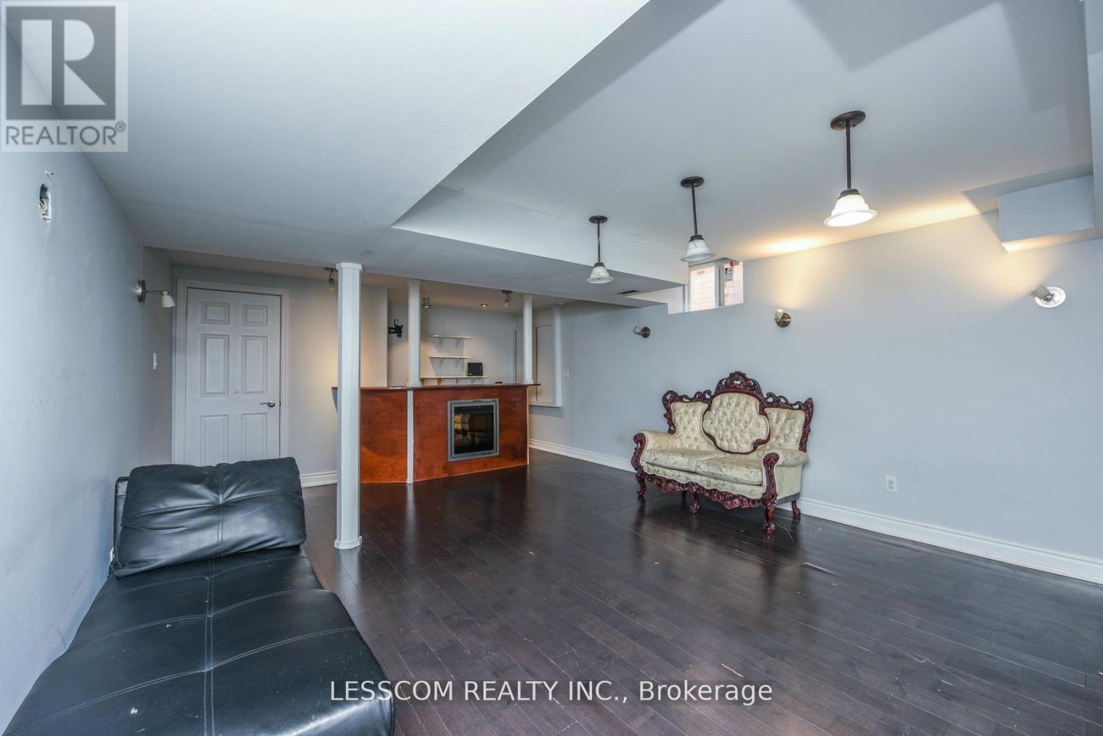 30 FAIRHILL AVENUE - 32