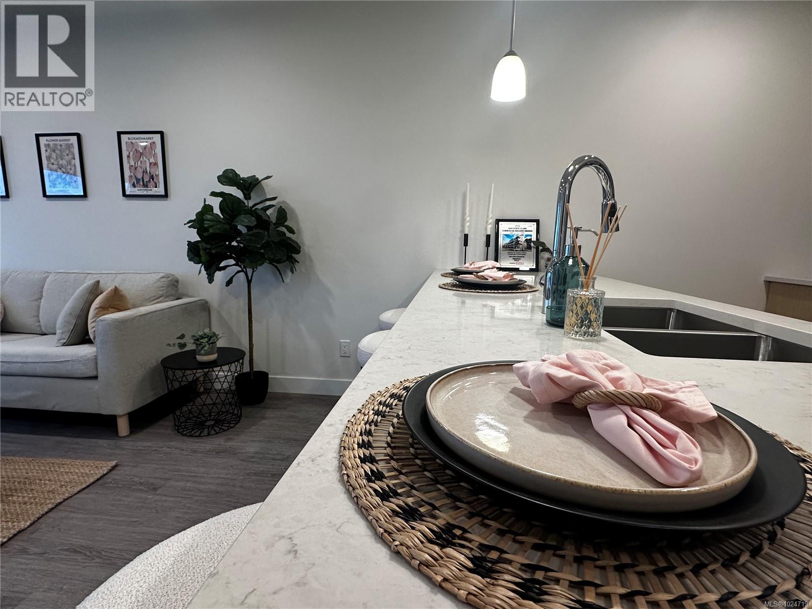 #206 135 HALIBURTON ST - 11