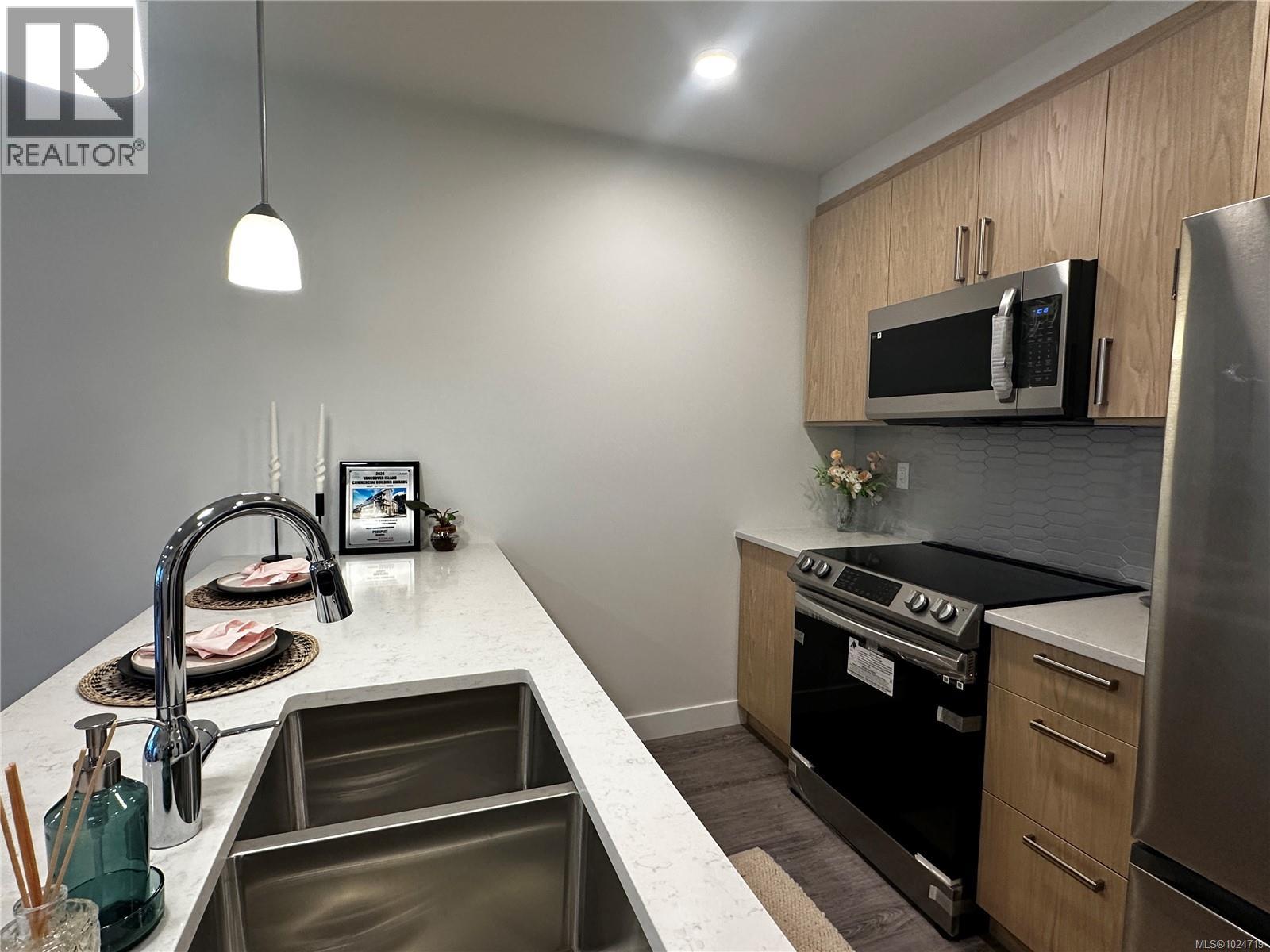 #206 135 HALIBURTON ST - 10