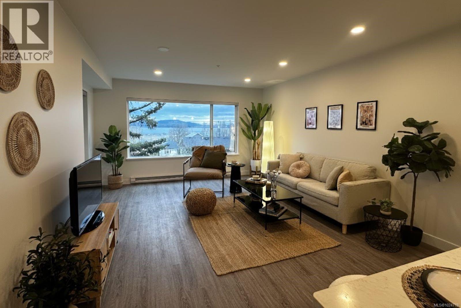 #206 135 HALIBURTON ST - Image 3