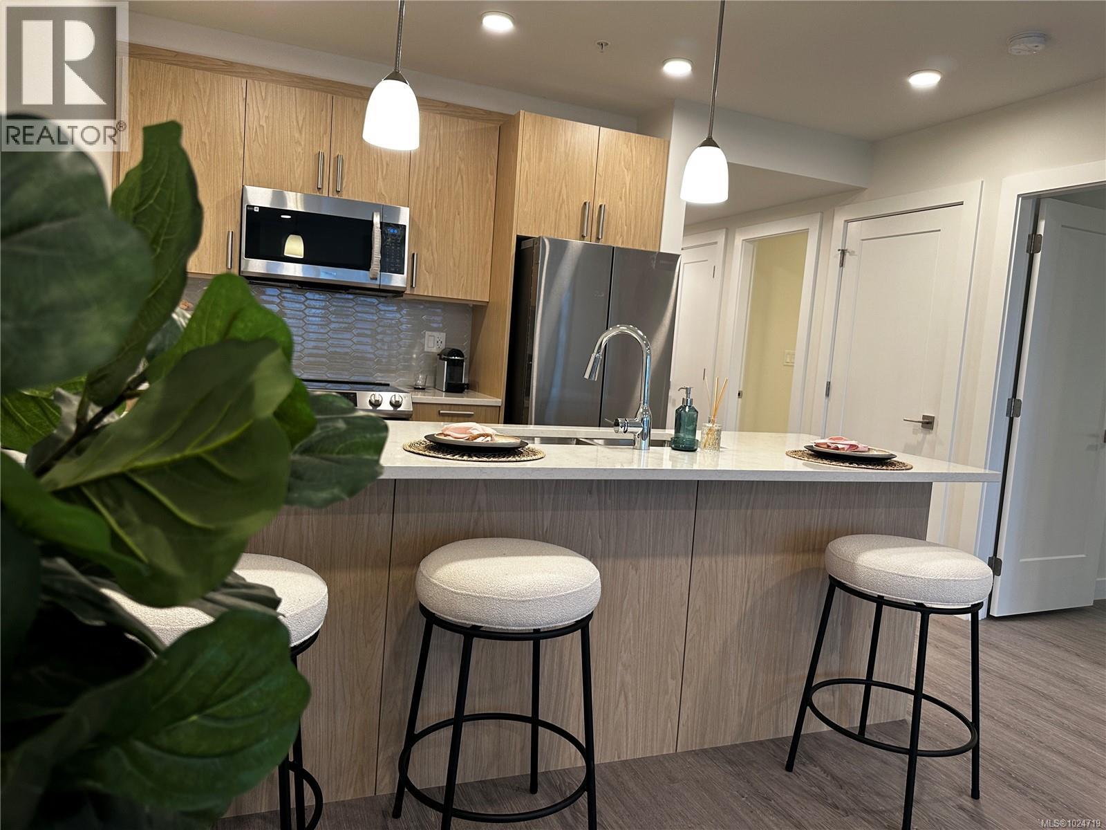 #206 135 HALIBURTON ST - 5