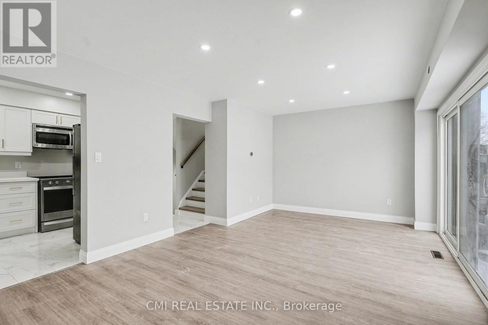 #12 125 SEKURA CRESCENT - 15
