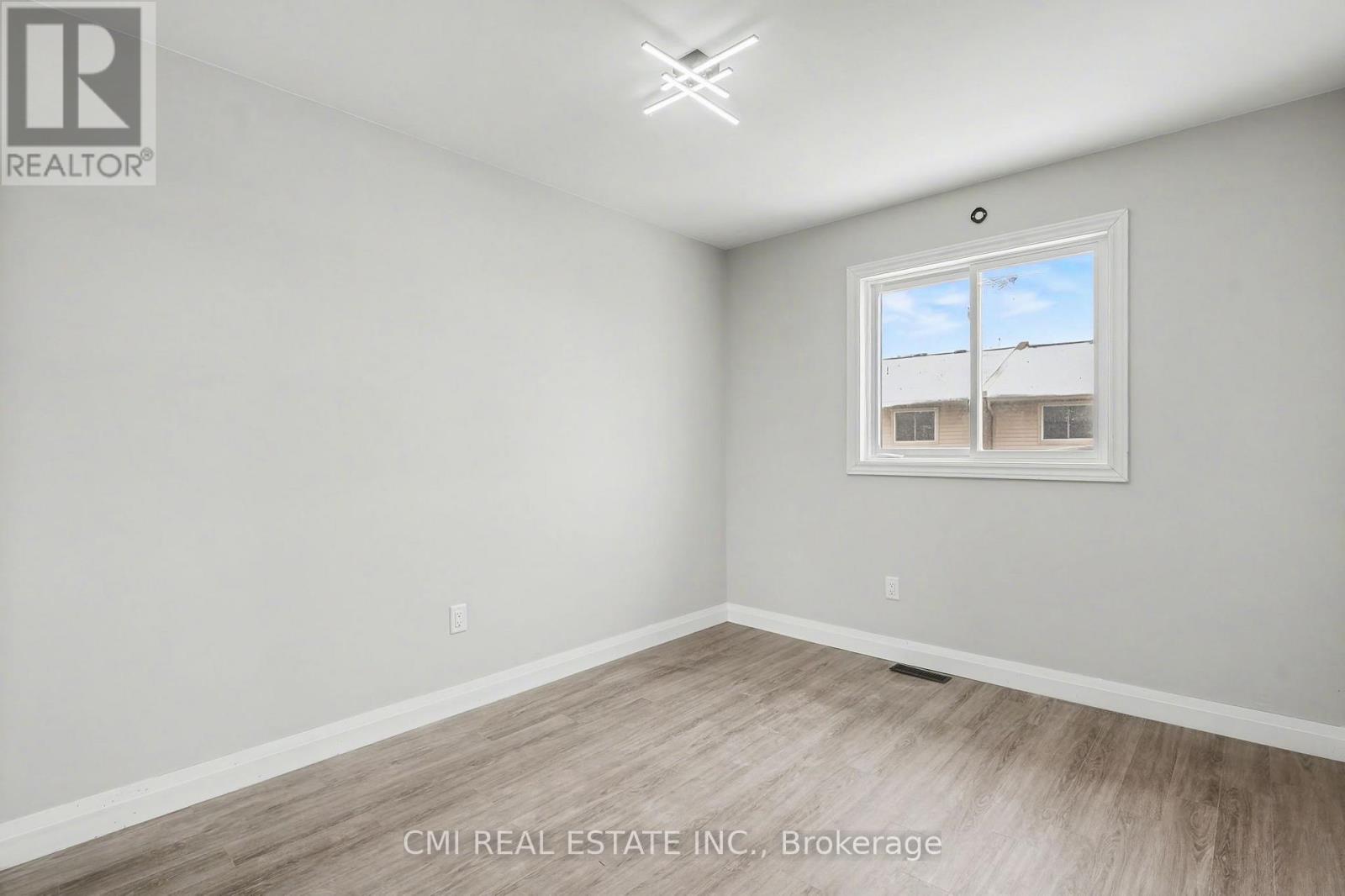 #12 125 SEKURA CRESCENT - 18