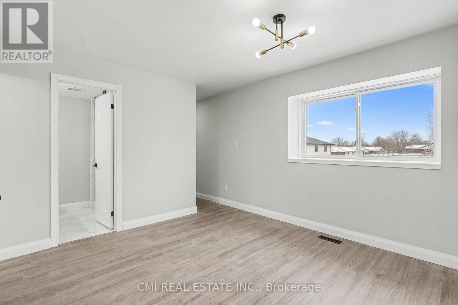 #12 125 SEKURA CRESCENT - 29