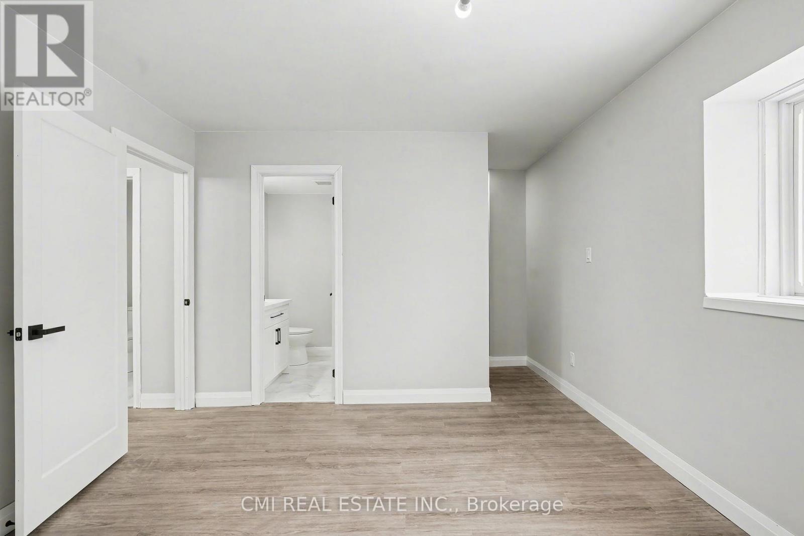 #12 125 SEKURA CRESCENT - 30