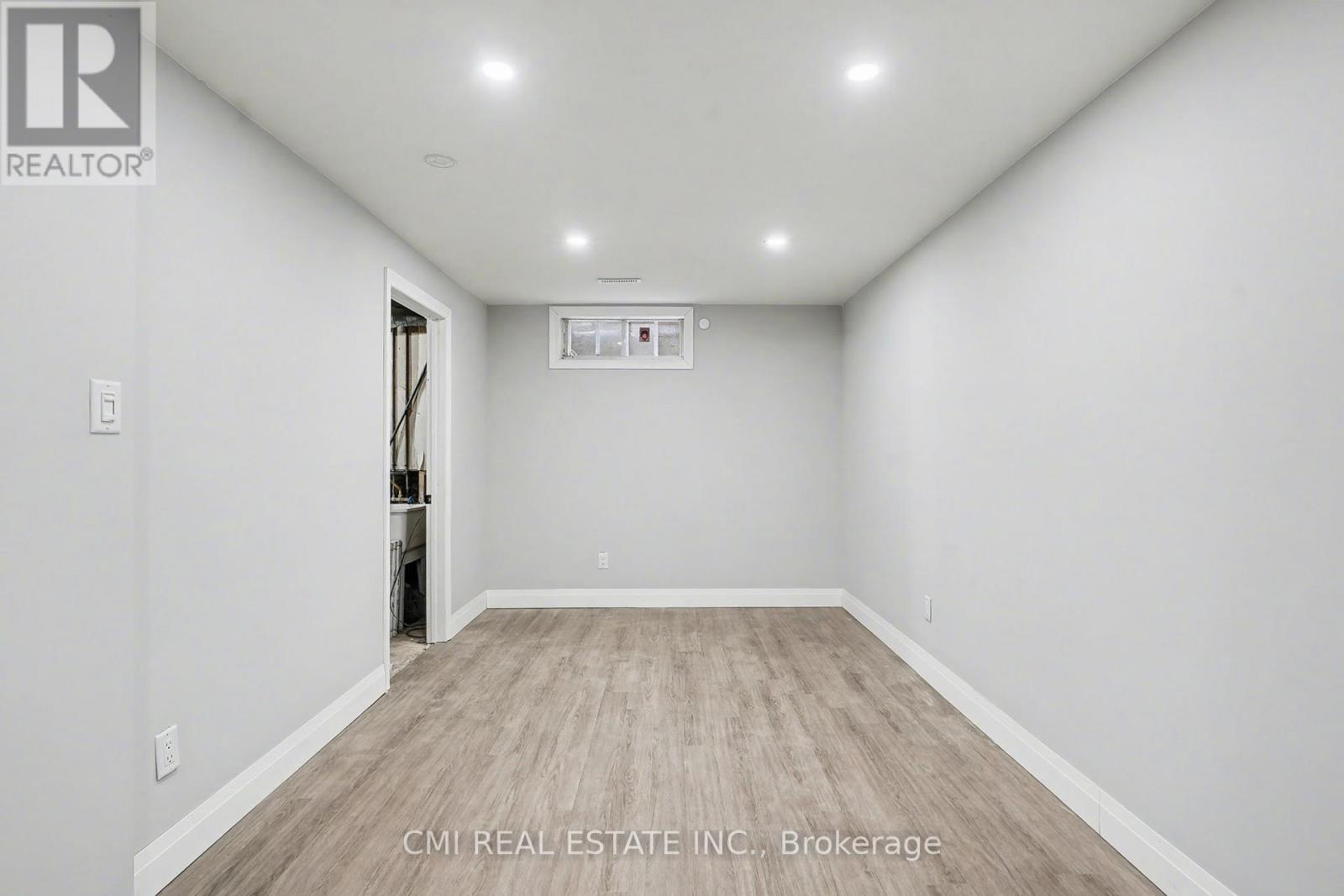 #12 125 SEKURA CRESCENT - 35