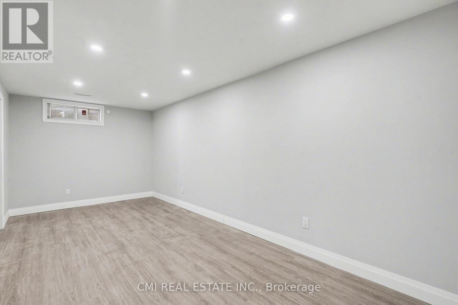 #12 125 SEKURA CRESCENT - 37