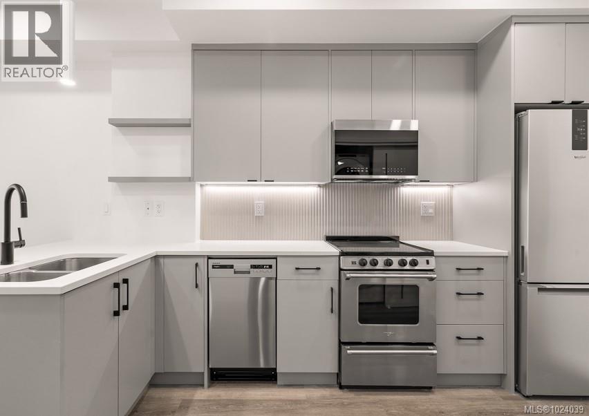 408 610 Lampson St, Esquimalt