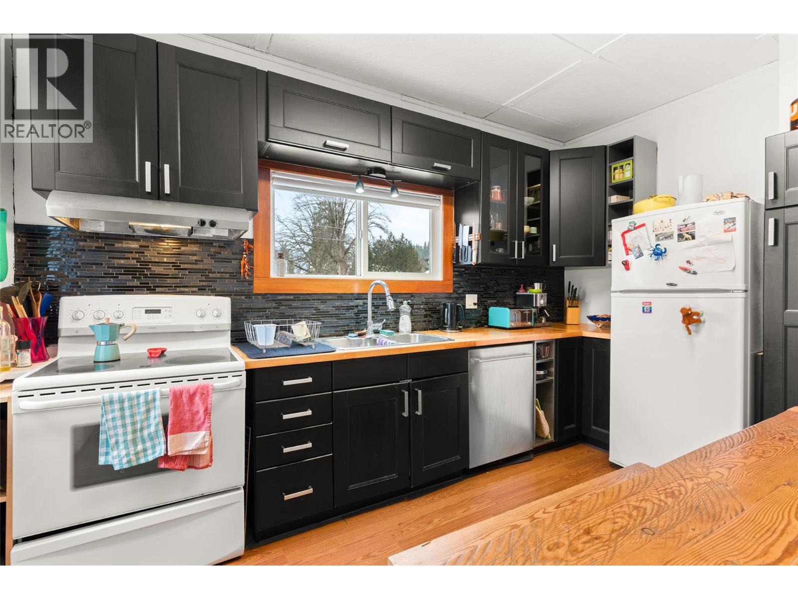 517 Second Street W, Revelstoke