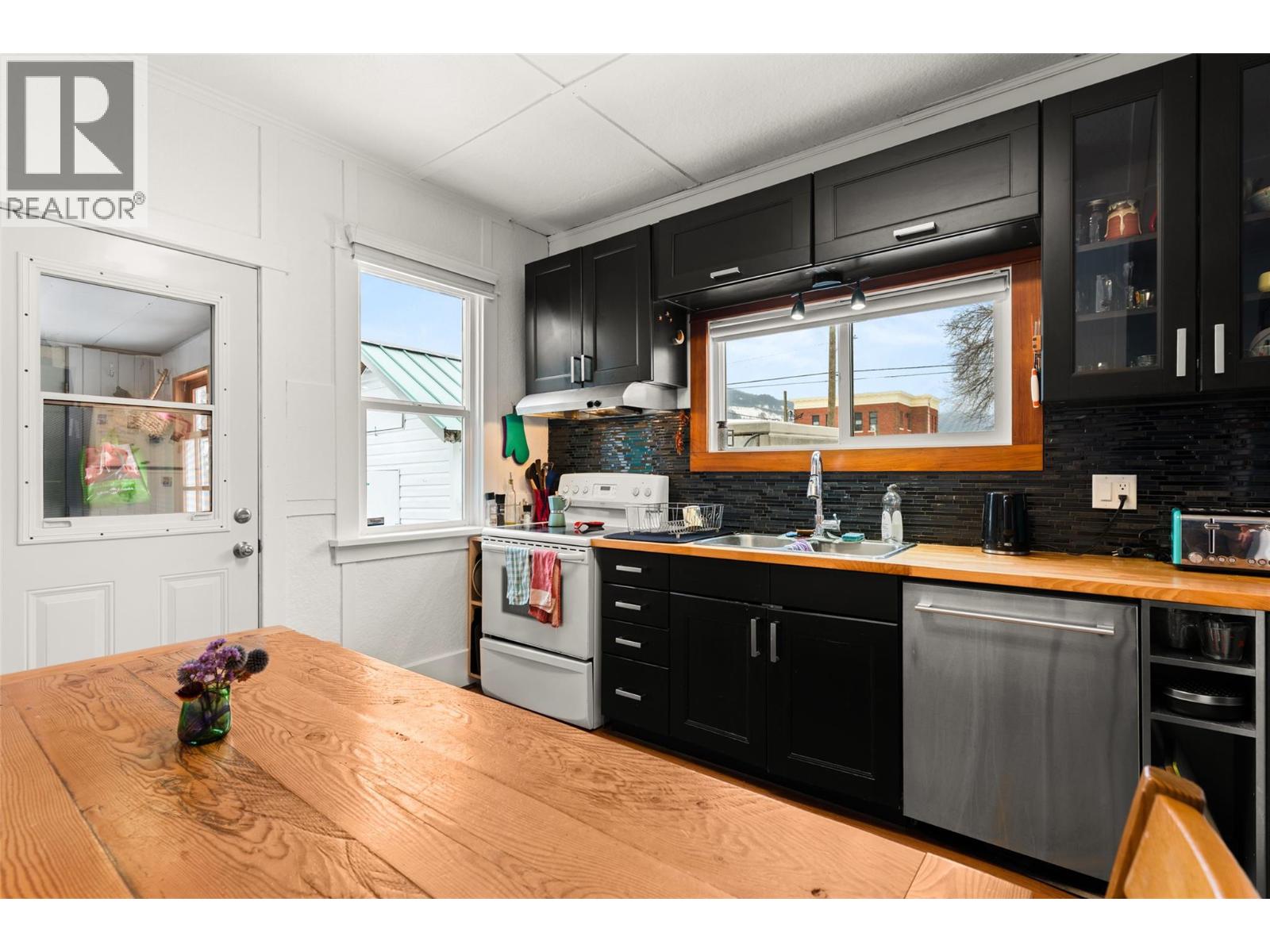 517 Second Street W, Revelstoke