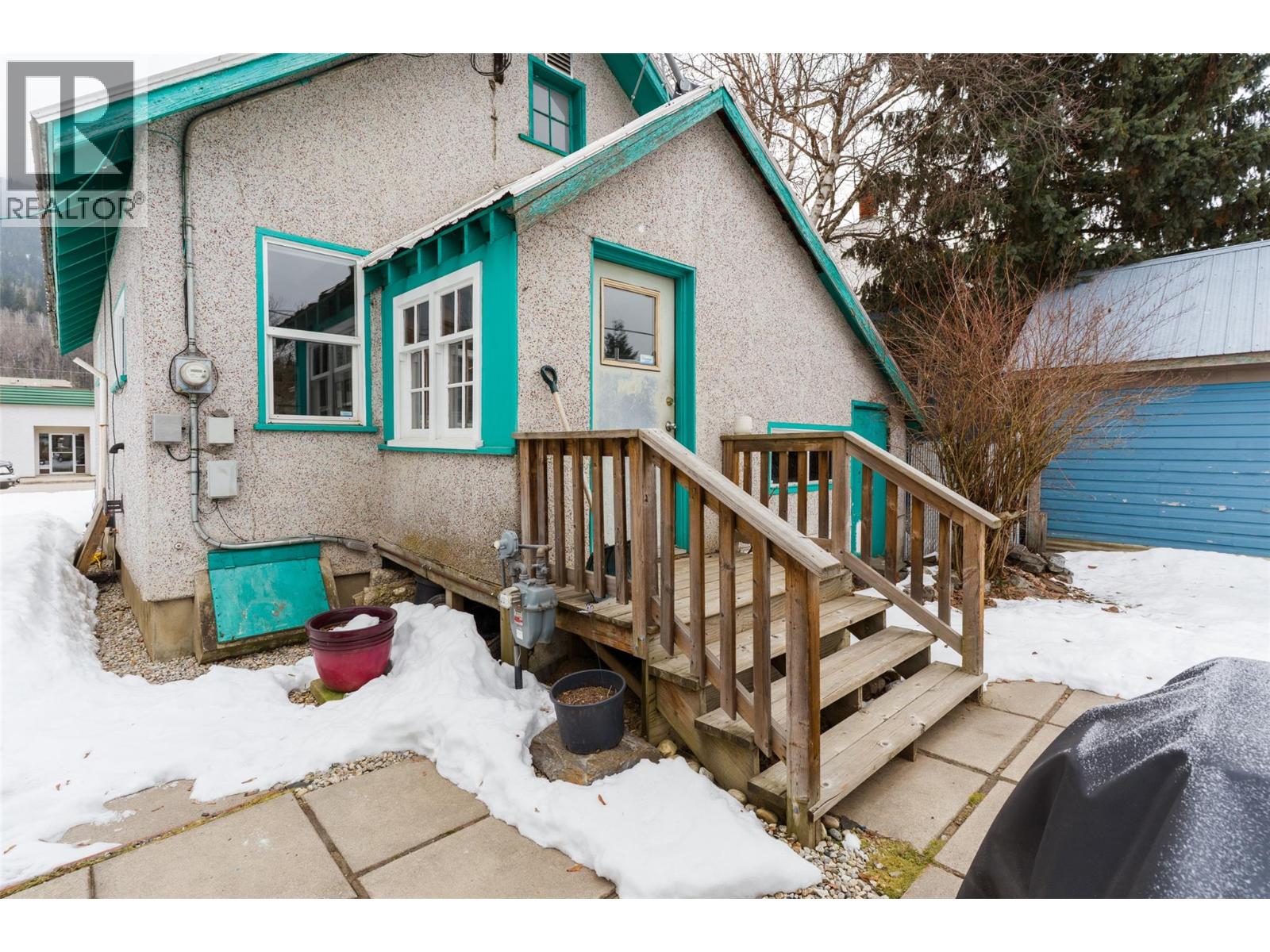 517 Second Street W, Revelstoke