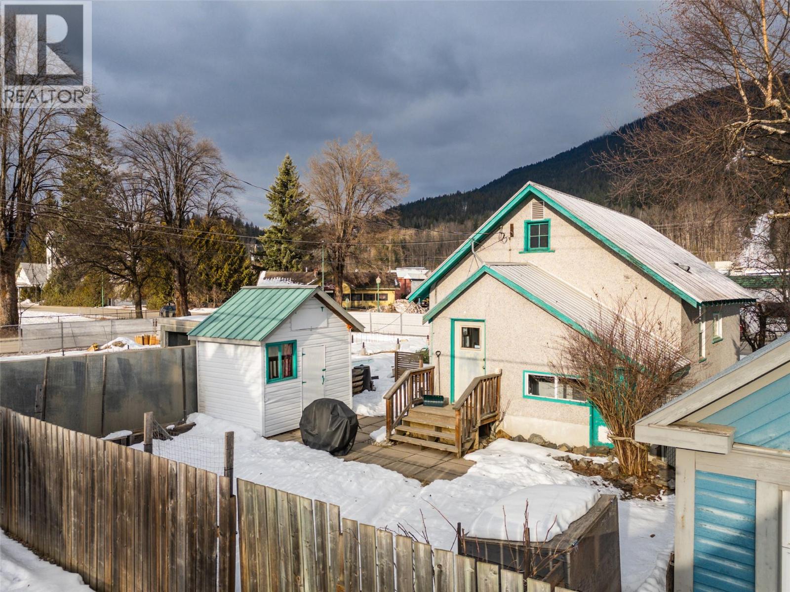 517 Second Street W, Revelstoke