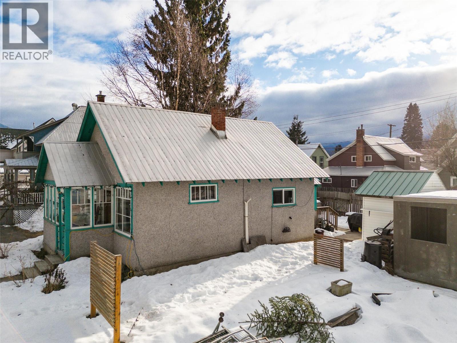 517 Second Street W, Revelstoke