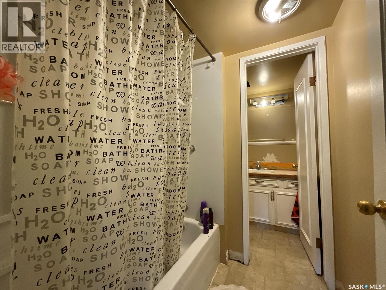 Single Family House for Sale in  Habkirk DRIVE Regina 