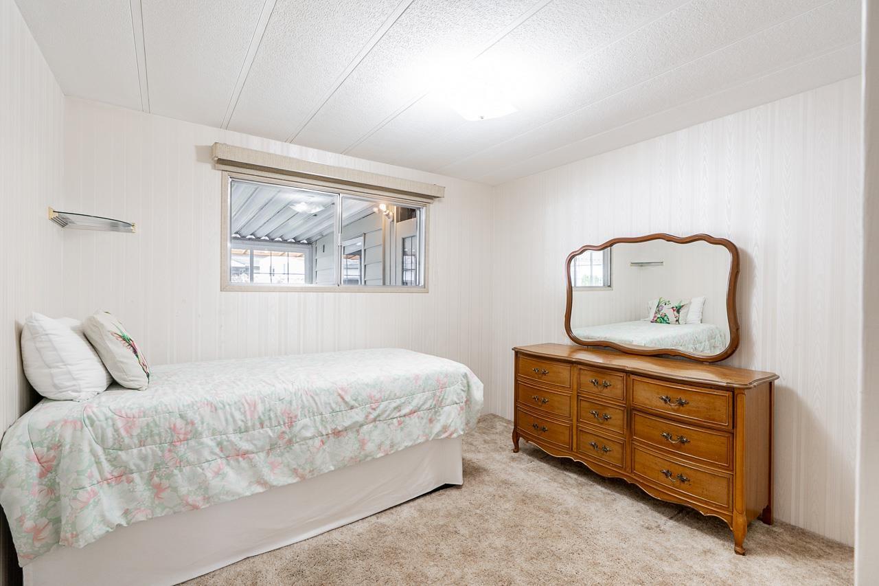 100 15875 20TH AVENUE, Surrey