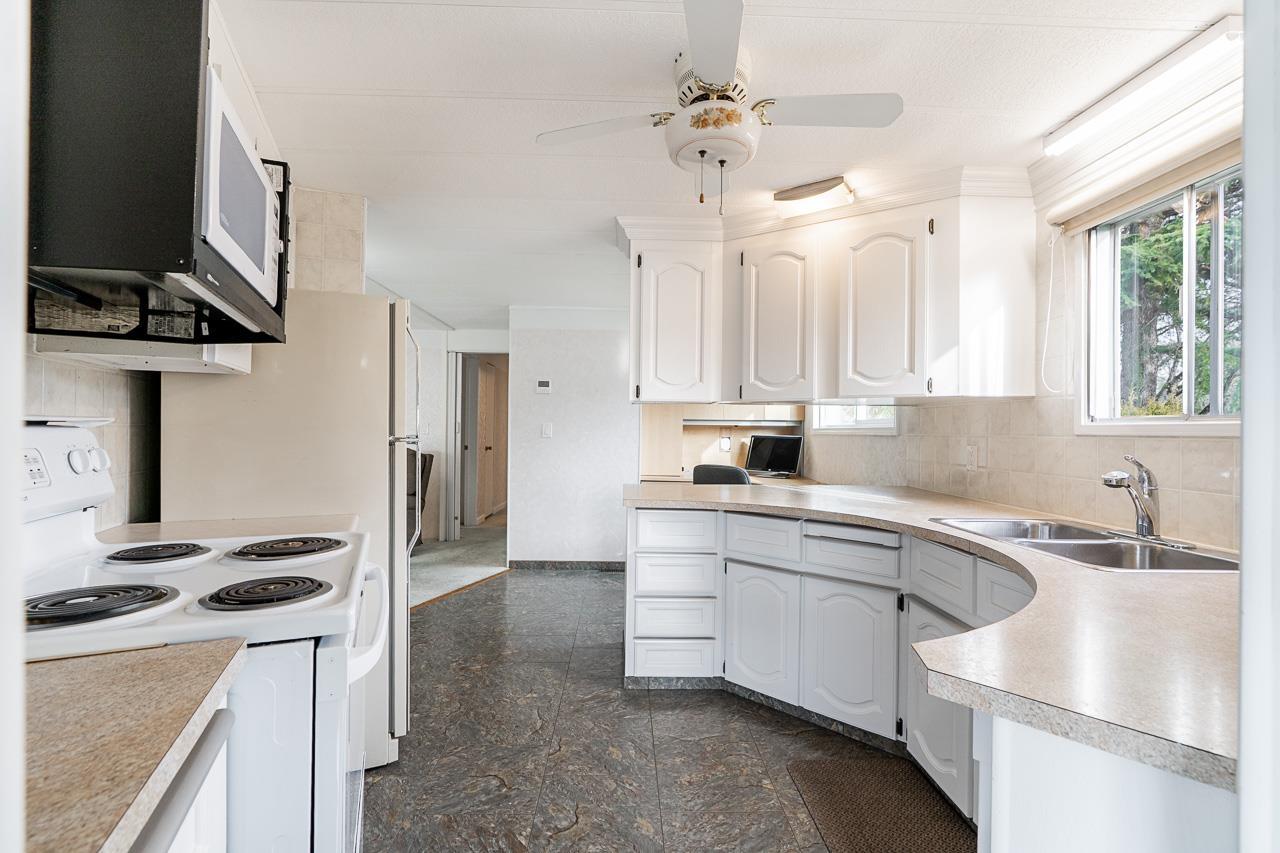 100 15875 20TH AVENUE, Surrey