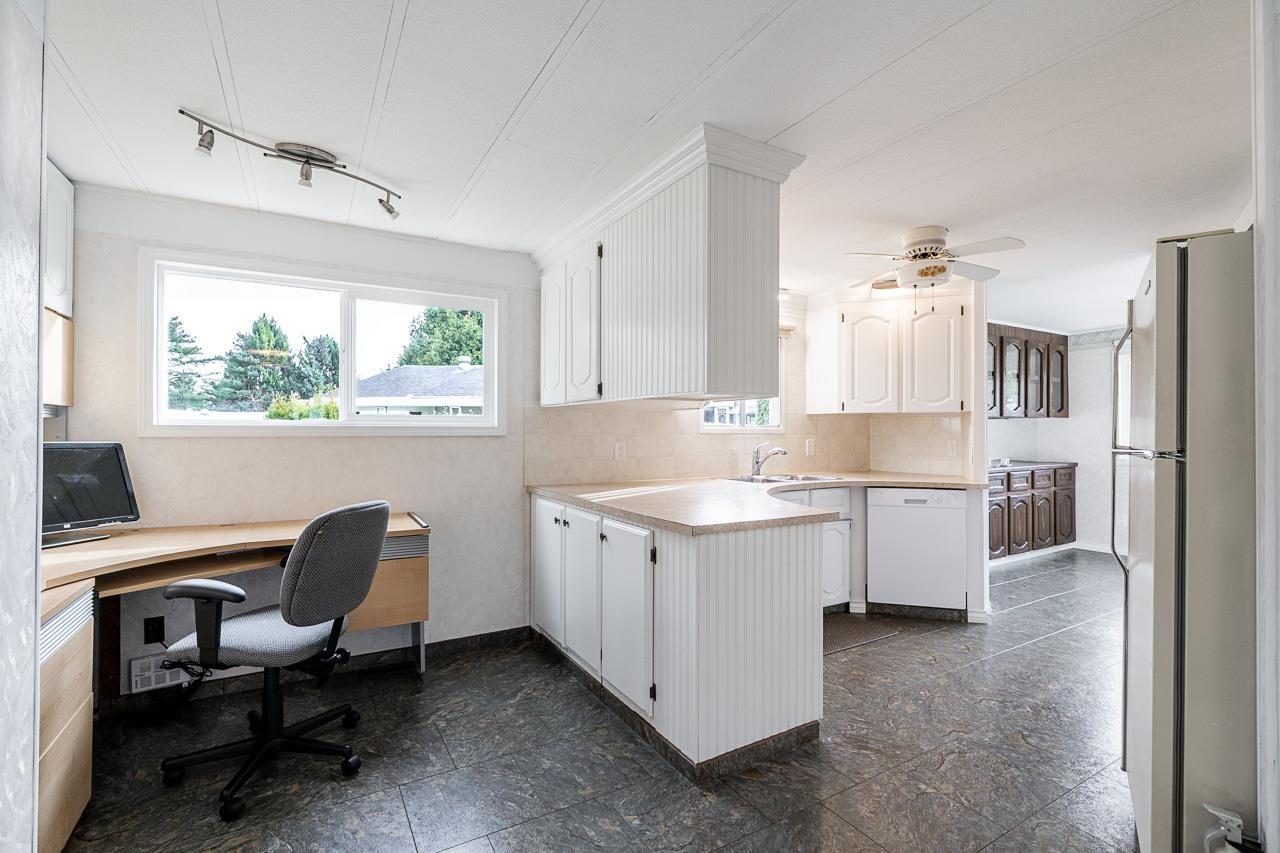 100 15875 20TH AVENUE, Surrey