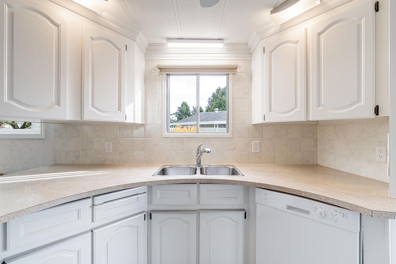 100 15875 20TH AVENUE, Surrey