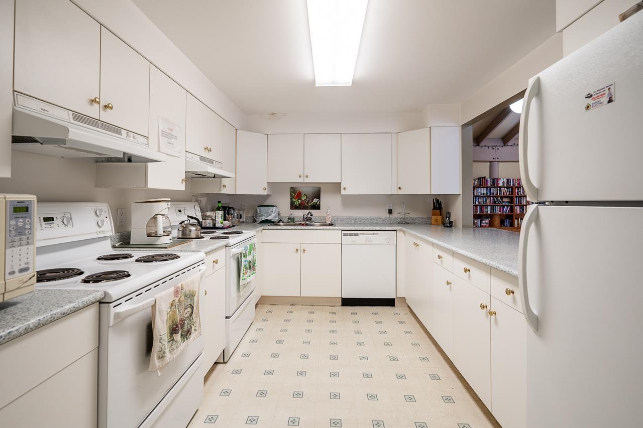 100 15875 20TH AVENUE, Surrey