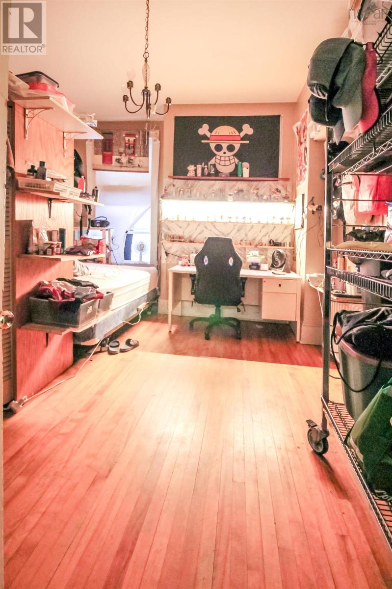 Property 10 of 36 of 5283 South Street