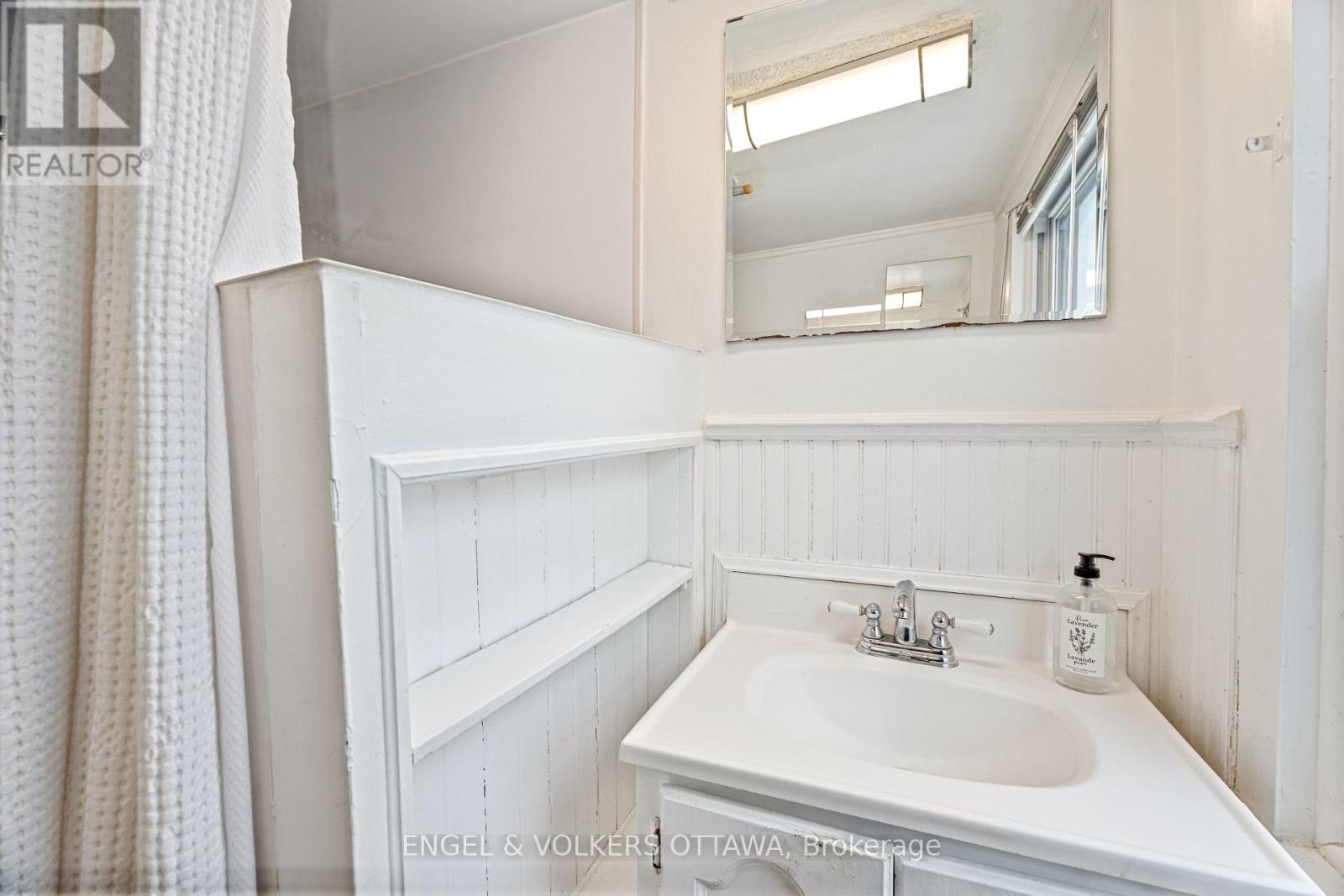 477 BOOTH STREET, Ottawa, Ontario