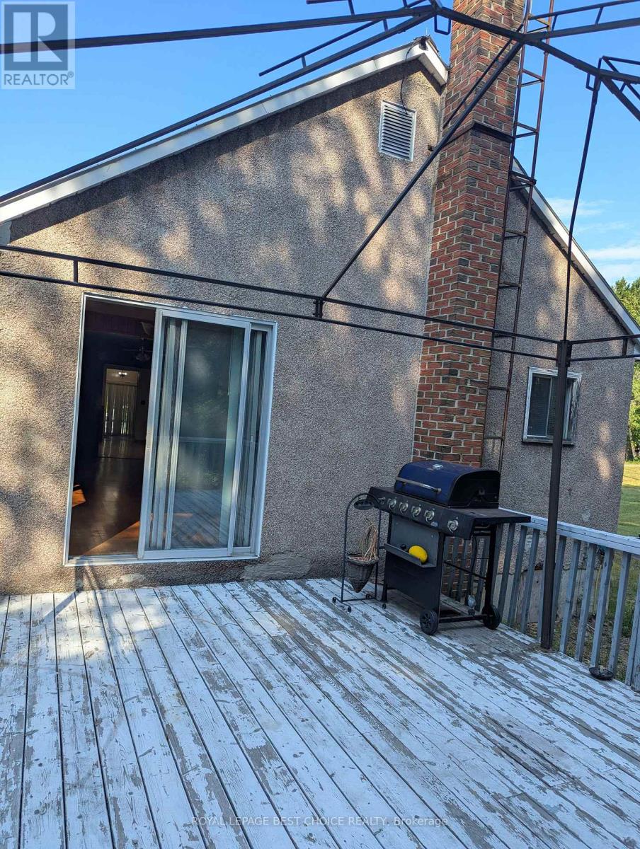 deck off dining