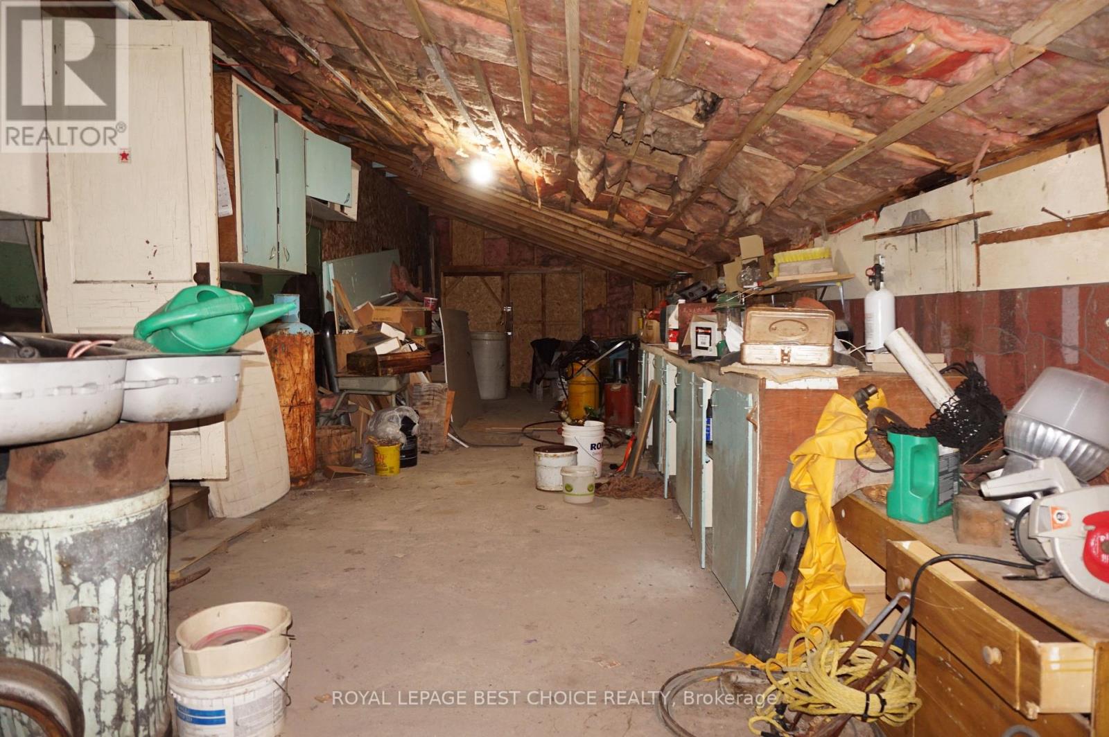 Inside leanto