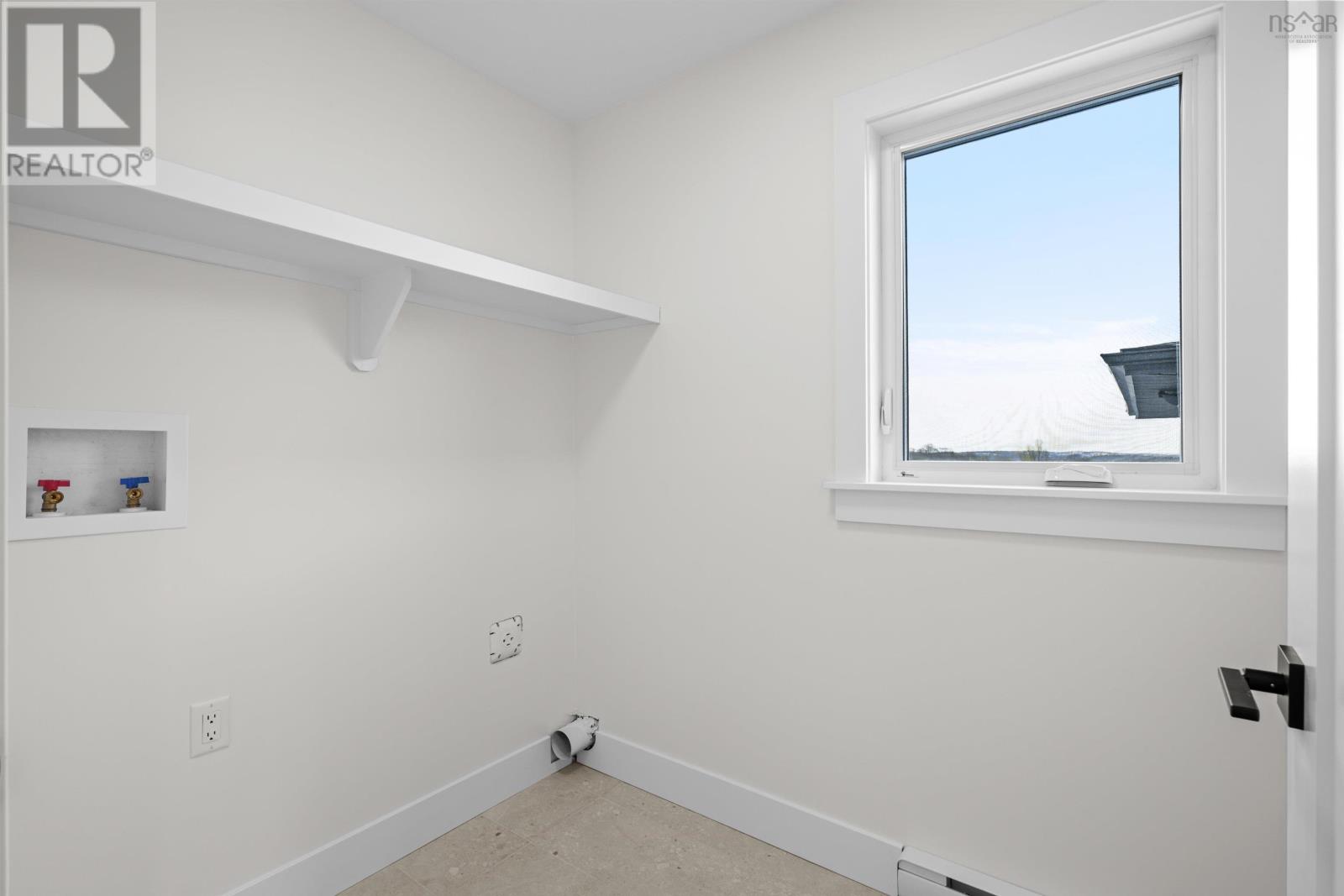 Property 21 of 46 of 69 Grenoble Court