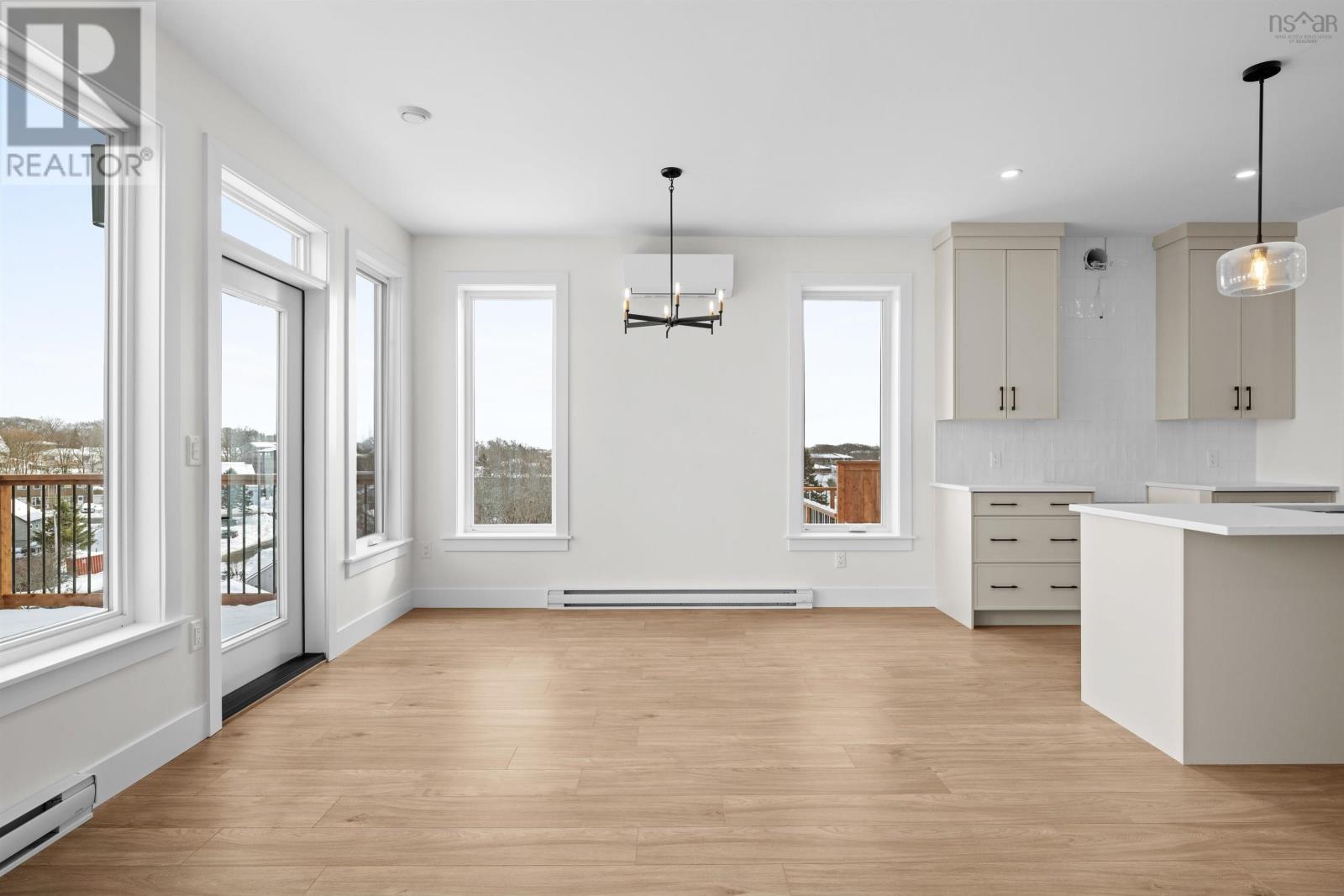 Property 16 of 46 of 69 Grenoble Court