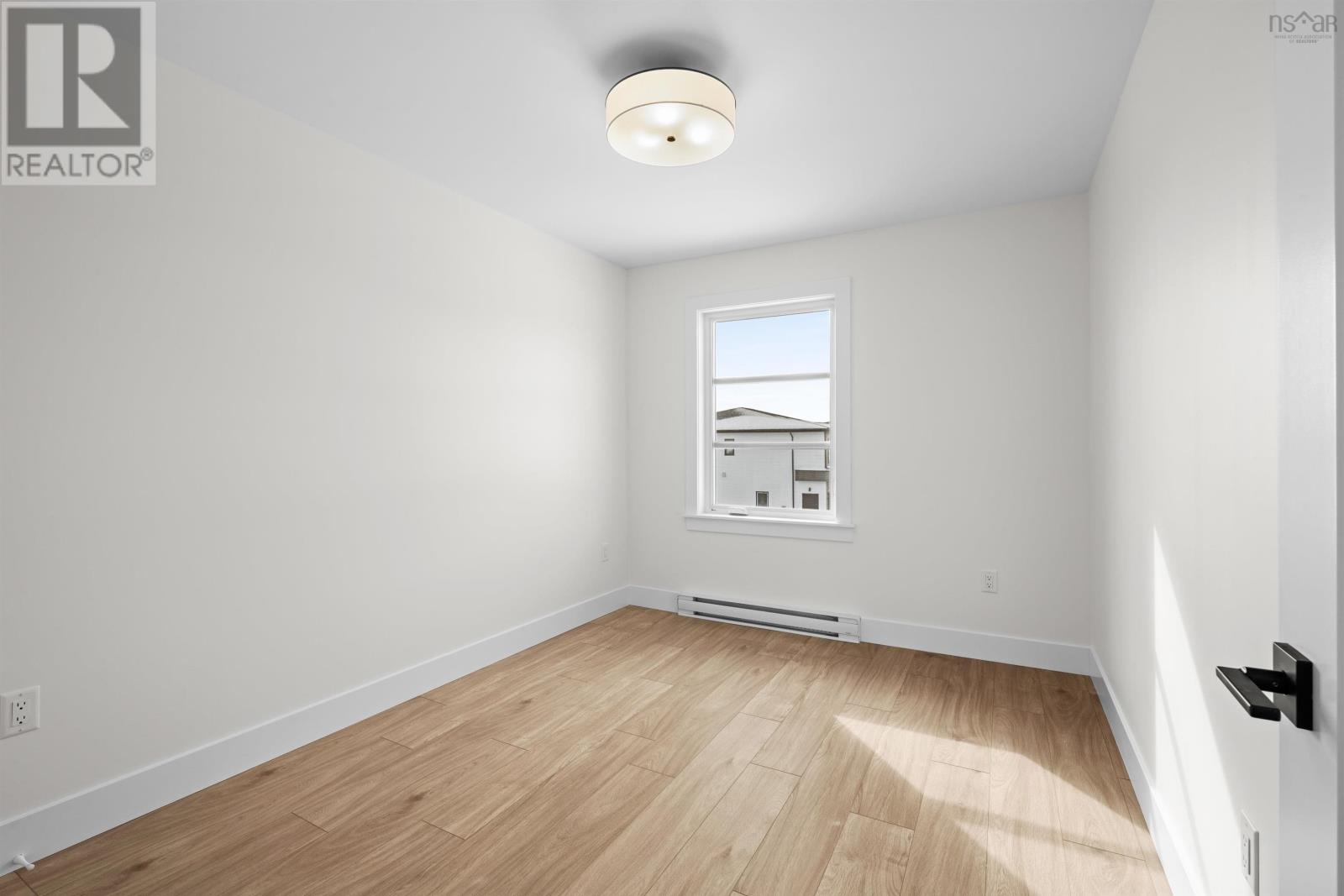 Property 18 of 46 of 69 Grenoble Court