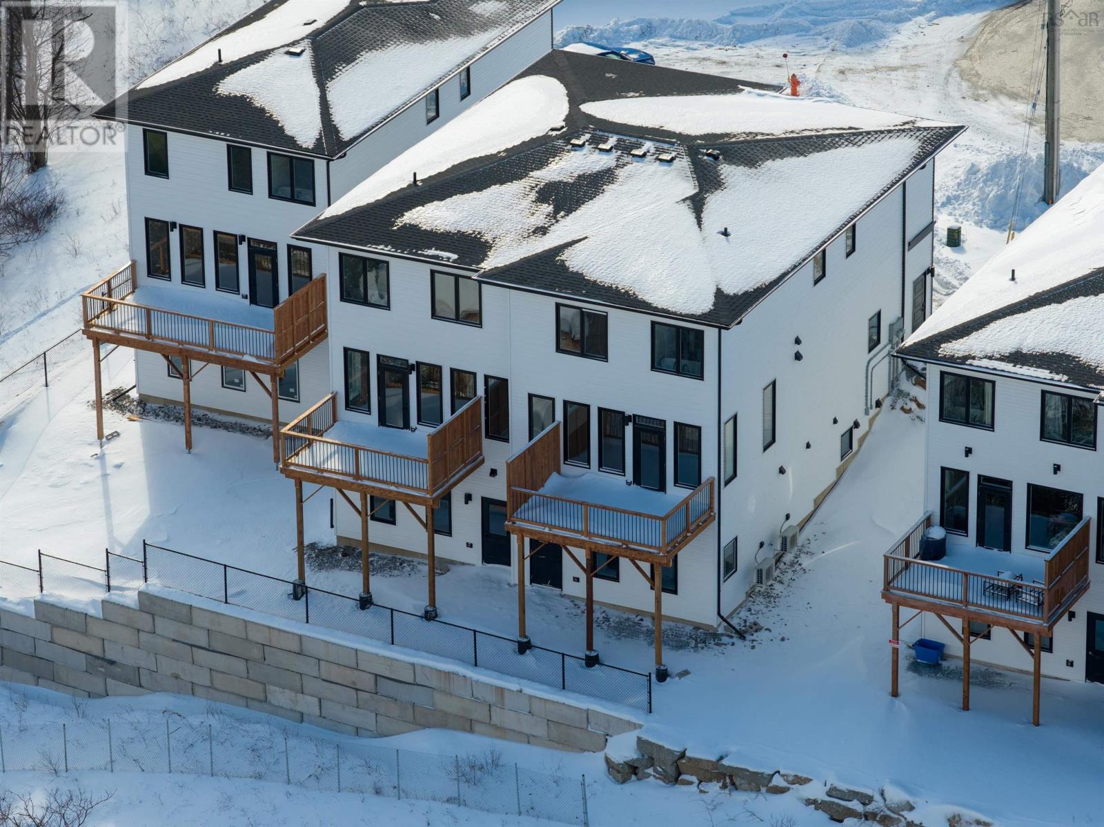 Property 2 of 46 of 69 Grenoble Court