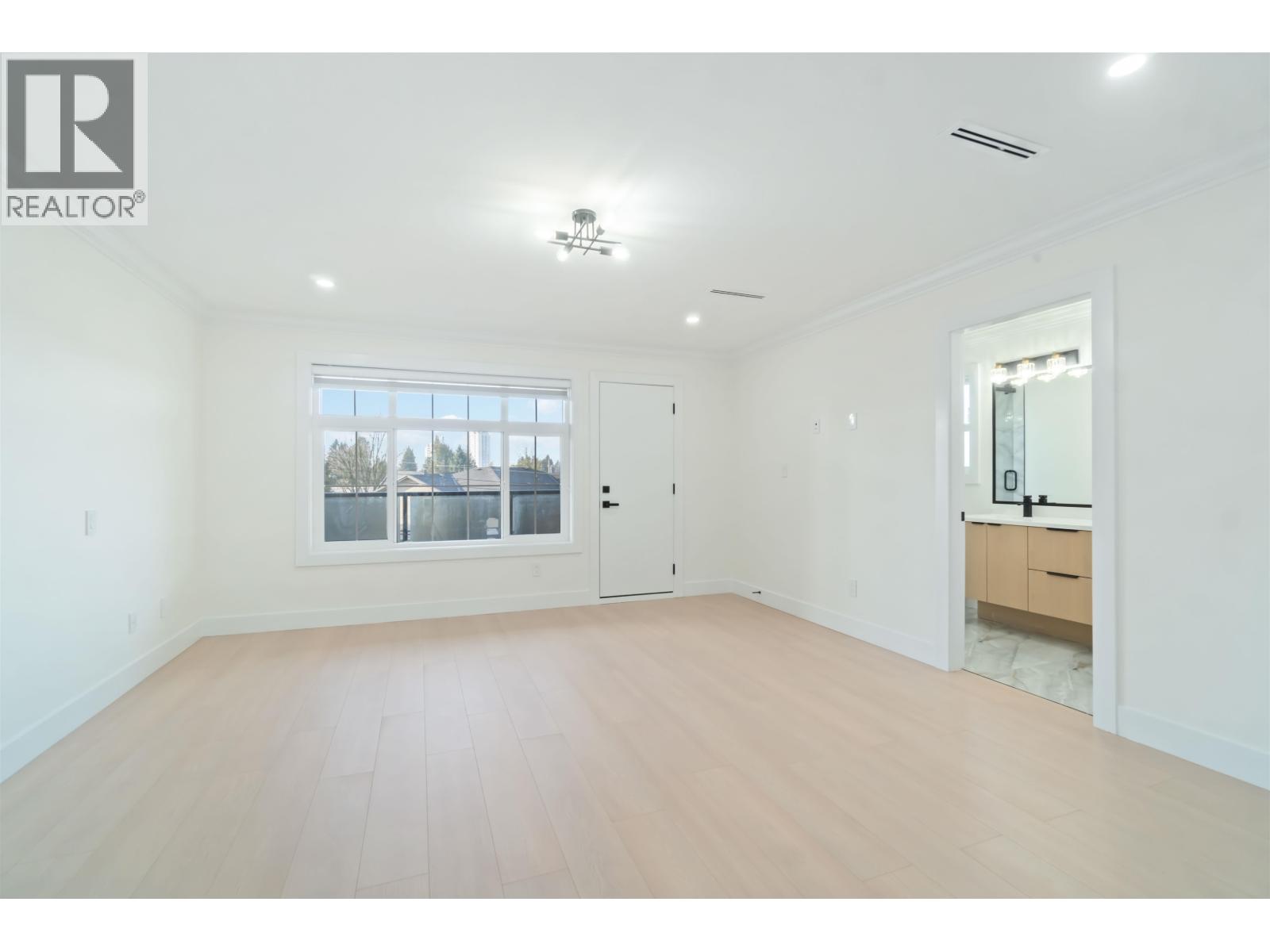 1 6666 WALKER AVENUE, Burnaby