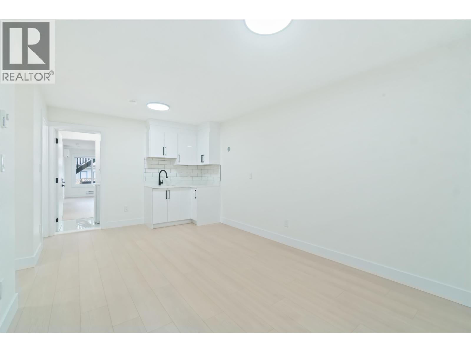 1 6666 WALKER AVENUE, Burnaby