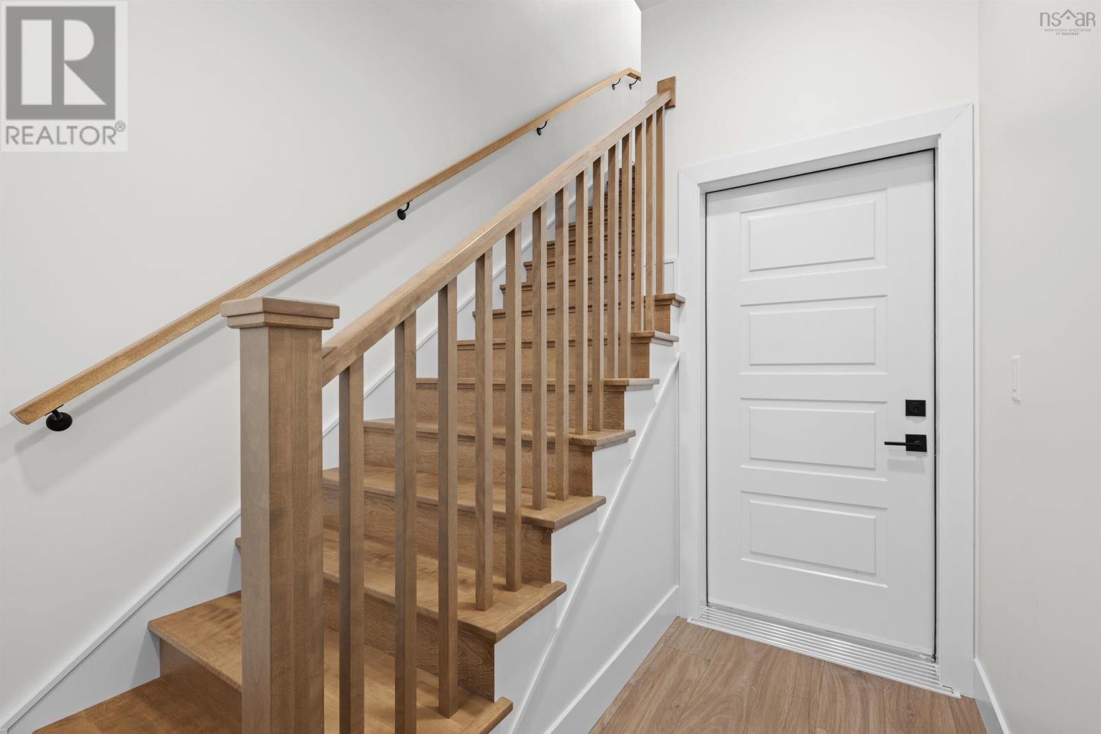 Property 28 of 46 of 69 Grenoble Court