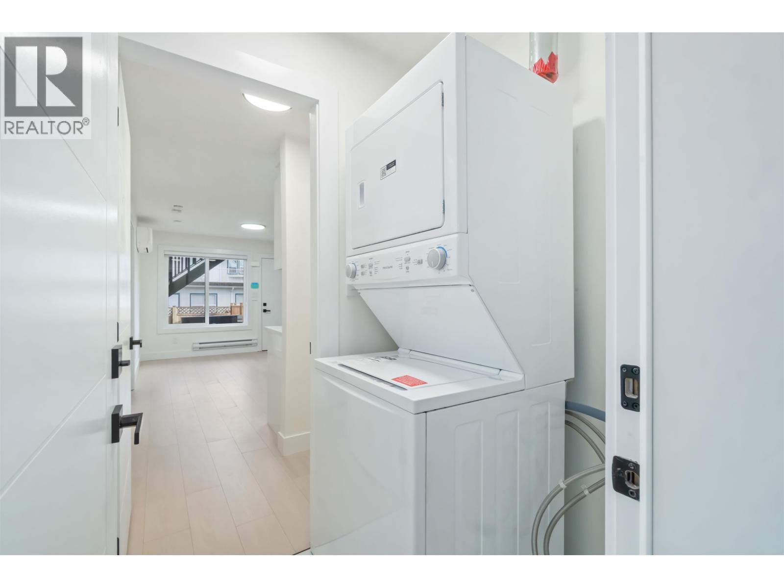 1 6666 WALKER AVENUE, Burnaby