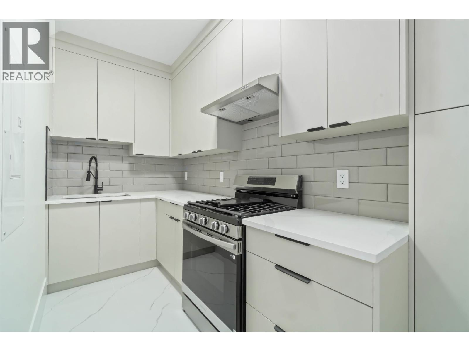 1 6666 WALKER AVENUE, Burnaby