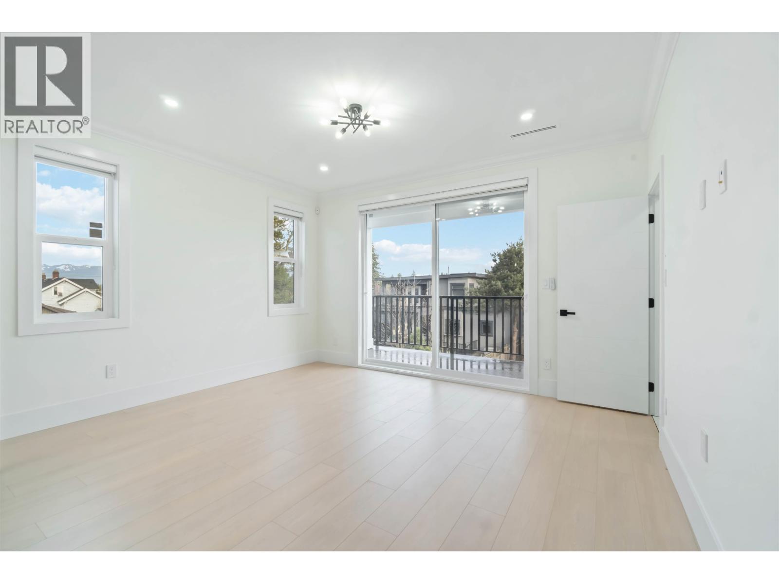 1 6666 WALKER AVENUE, Burnaby