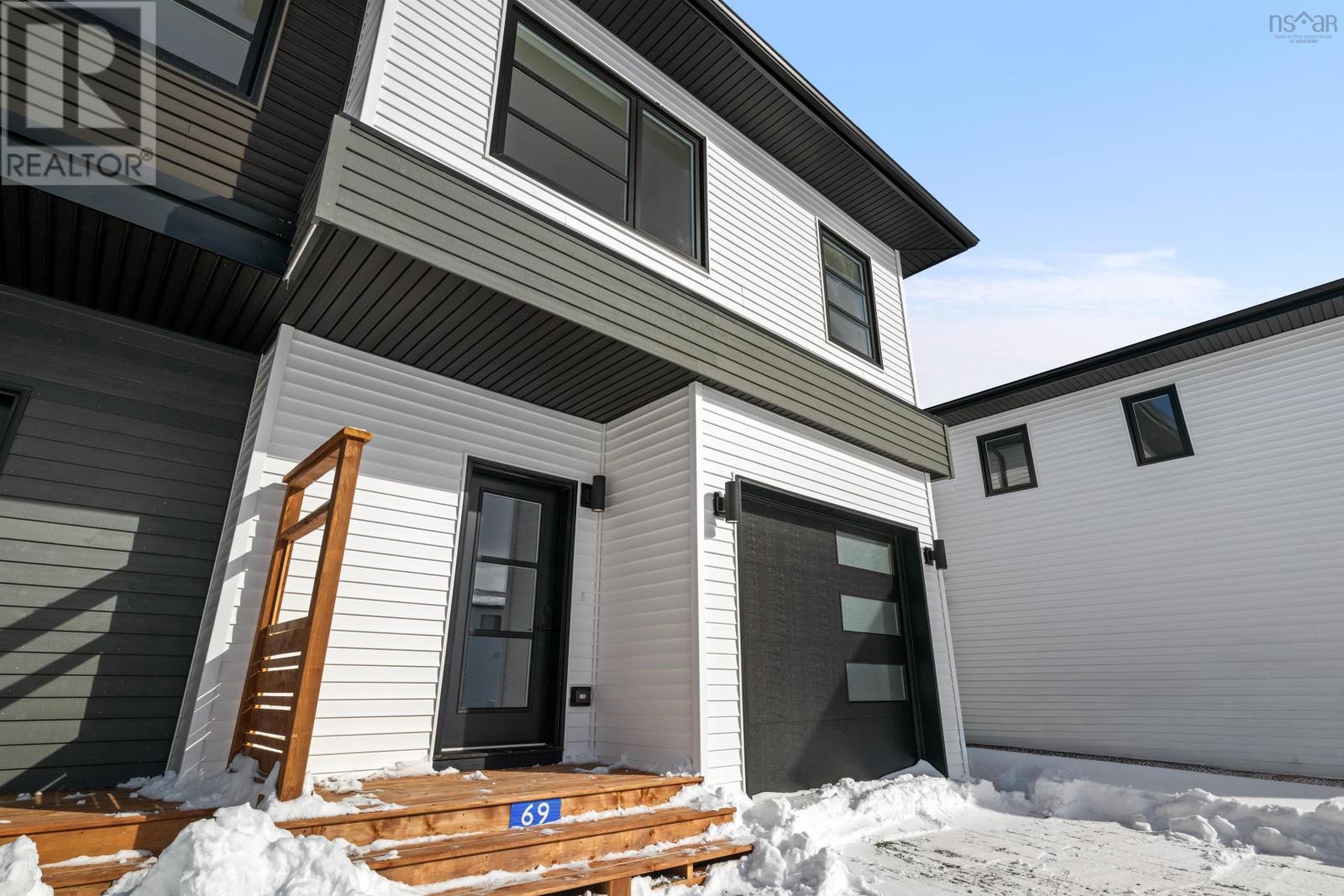 Property 6 of 46 of 69 Grenoble Court