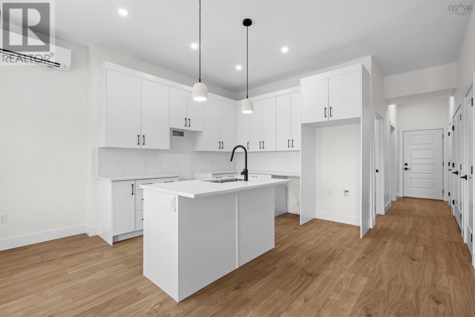 Property 30 of 46 of 69 Grenoble Court