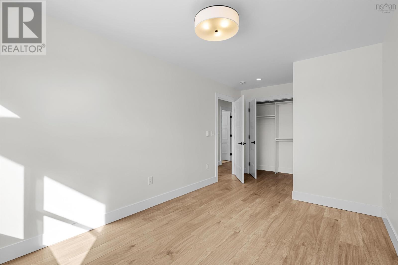 Property 21 of 46 of 71 Grenoble Court