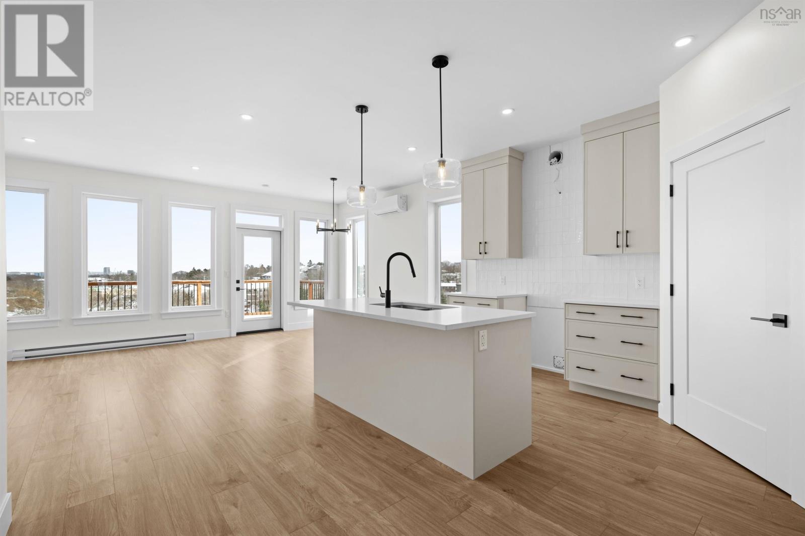 Property 9 of 46 of 69 Grenoble Court