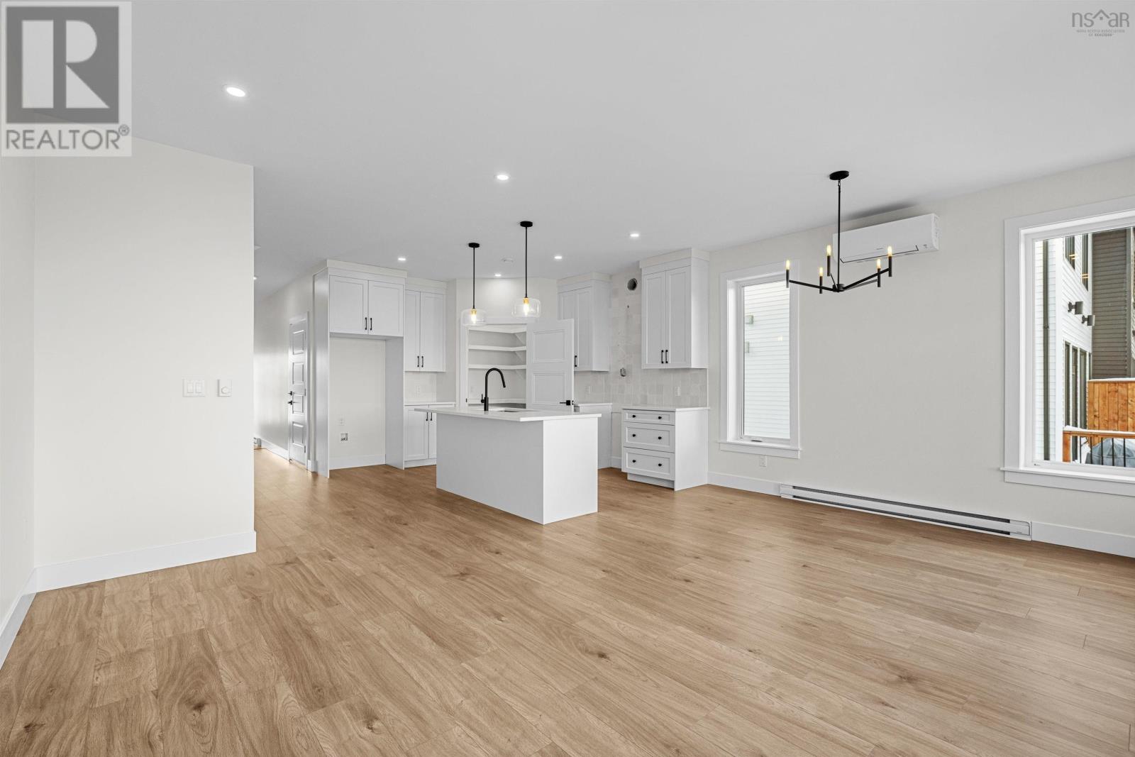 Property 14 of 46 of 71 Grenoble Court