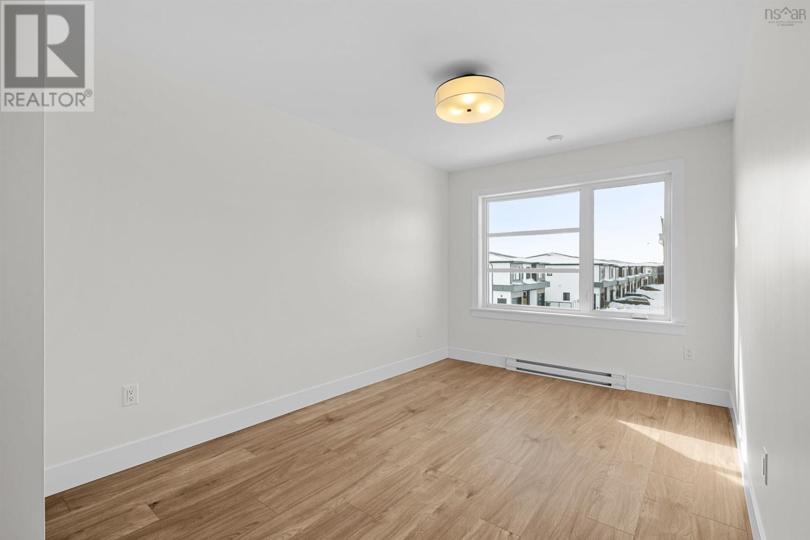 Property 20 of 46 of 71 Grenoble Court