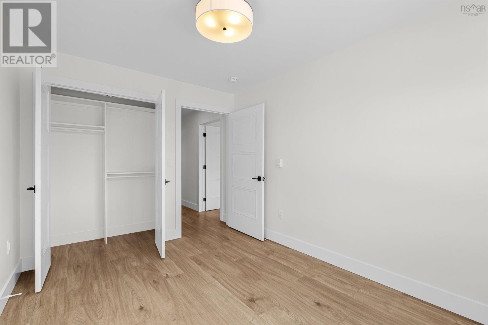 Property 19 of 46 of 71 Grenoble Court