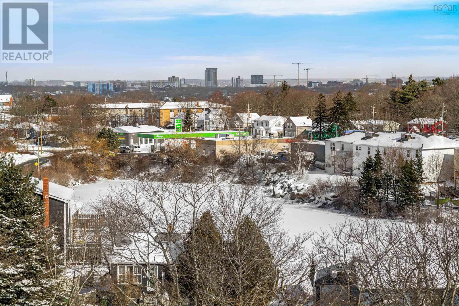 Property 5 of 46 of 69 Grenoble Court