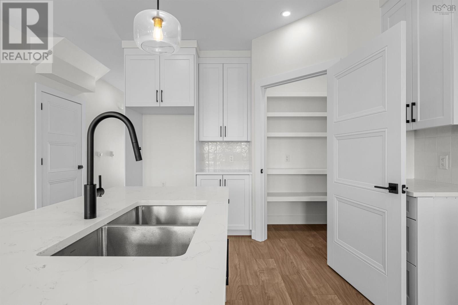 Property 11 of 46 of 71 Grenoble Court